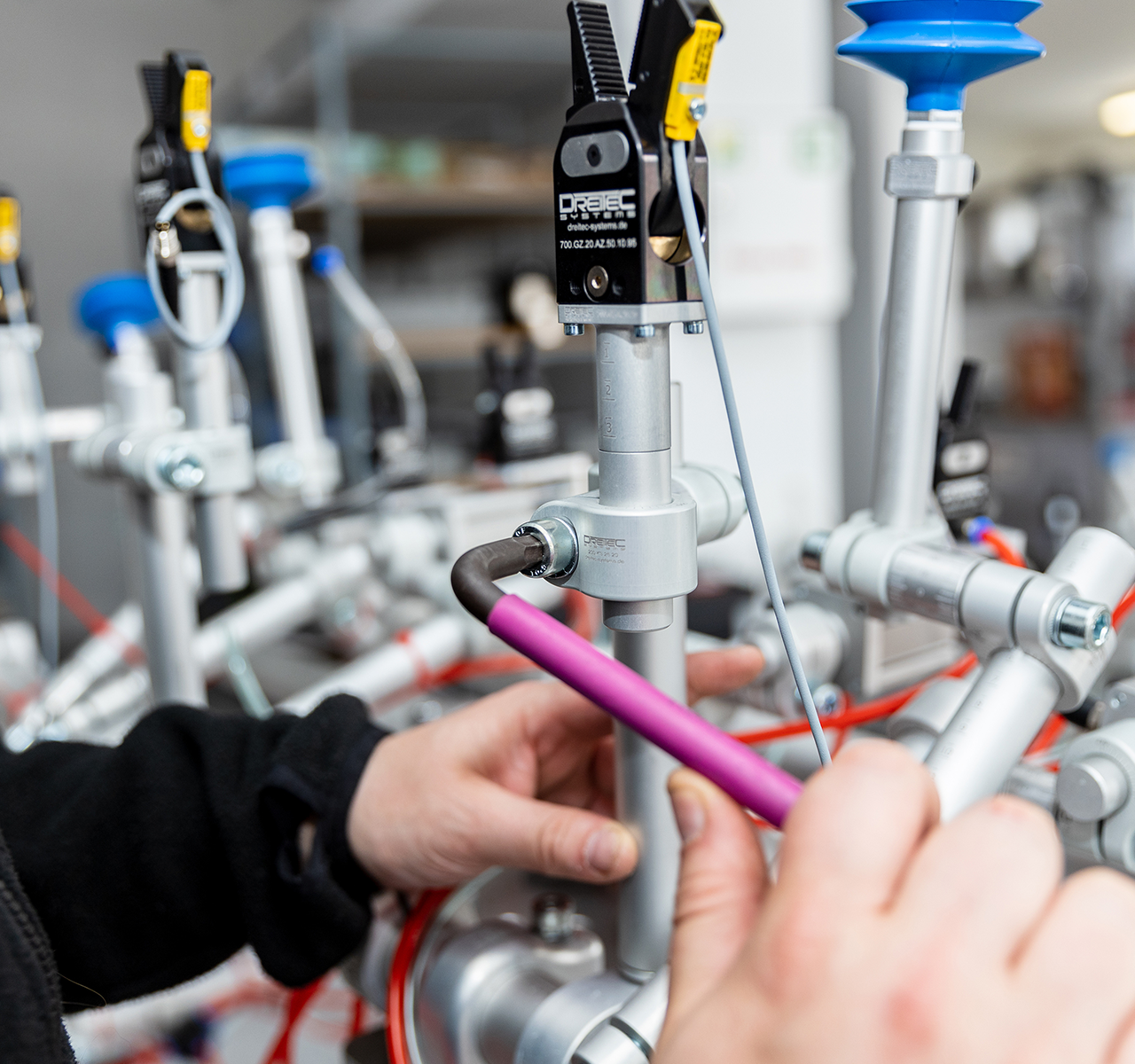 Übergangsbild Startseite unten groß https://dreitec-systems.de/wp-content/uploads/2025/09/Uebergangsbild-Startseite-unten-gross-1280x1200.png