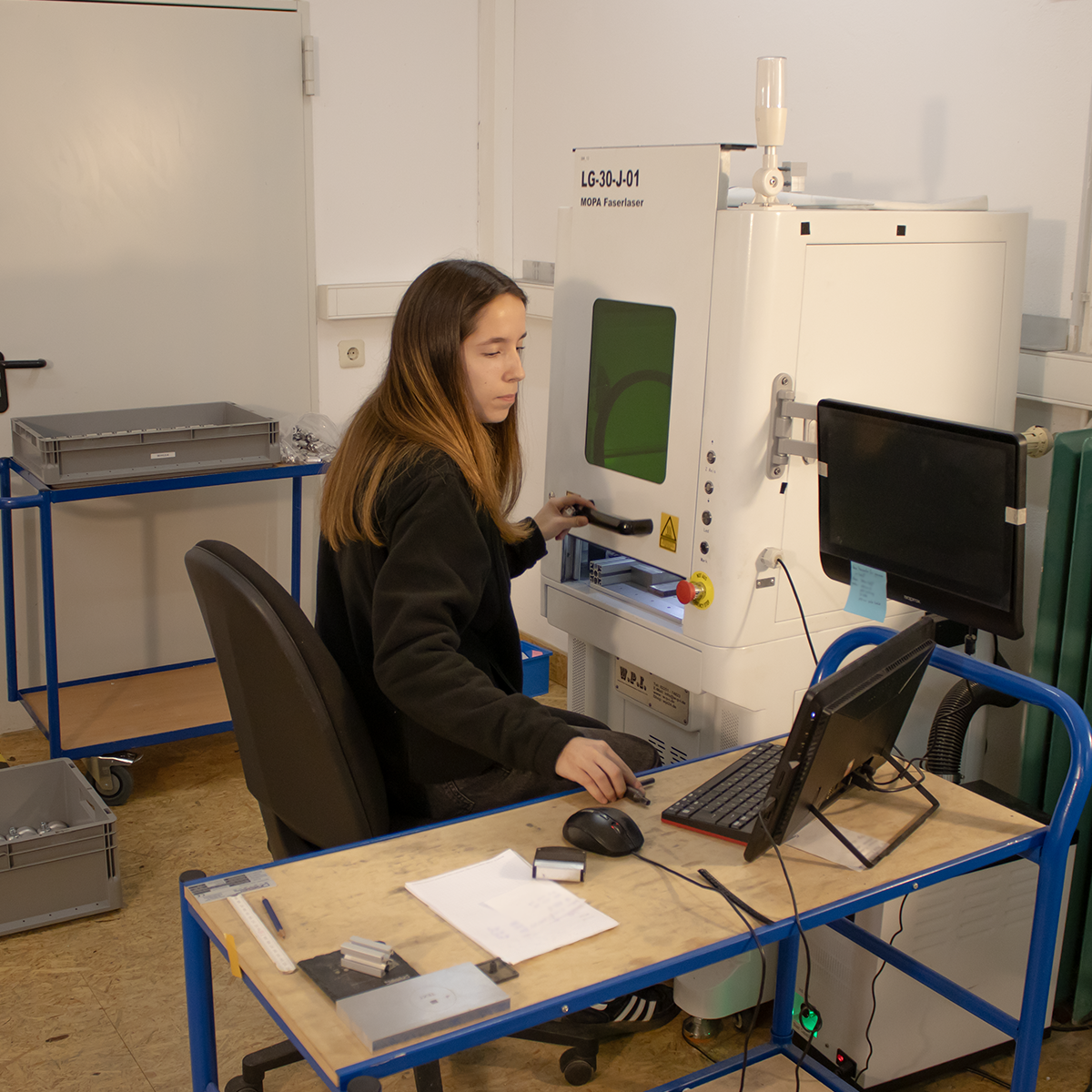 Fertigung DreiTec Systems Split https://dreitec-systems.de/wp-content/uploads/2025/11/Fertigung-AB-Split.png