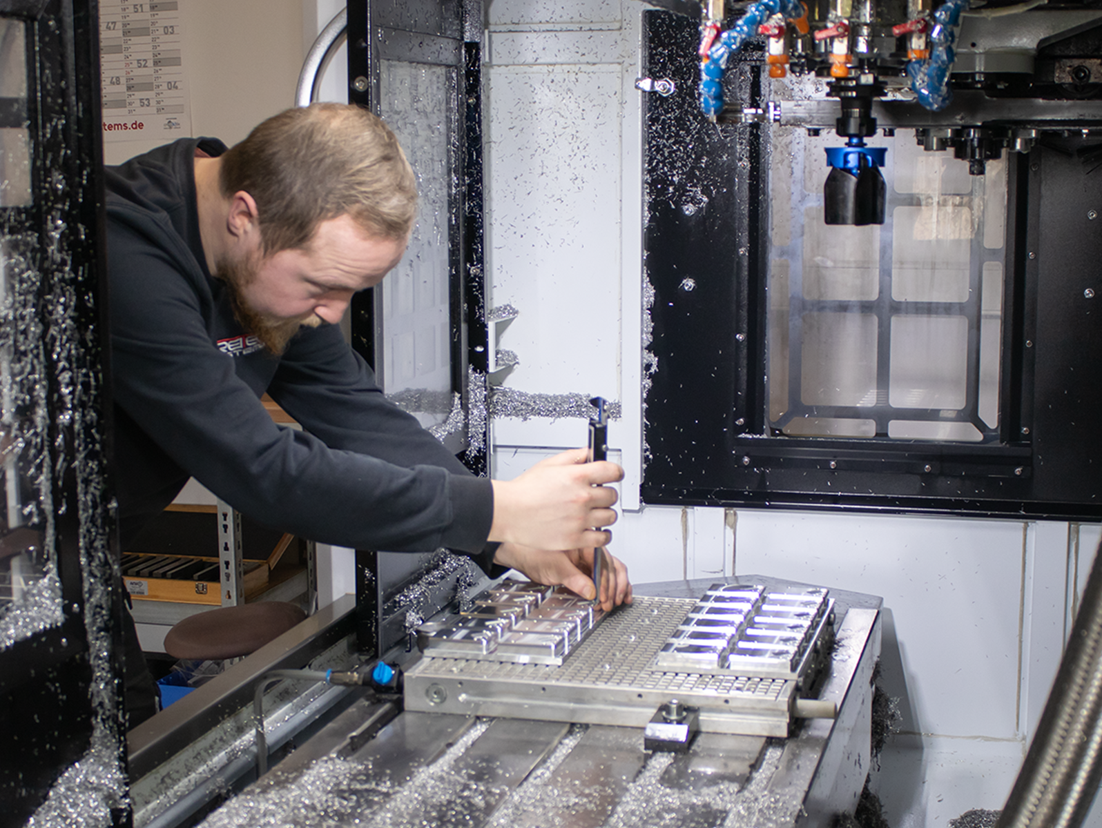 Fertigung & Vormontage DTS https://dreitec-systems.de/wp-content/uploads/2025/11/Fertigung-Vormontage-2.png